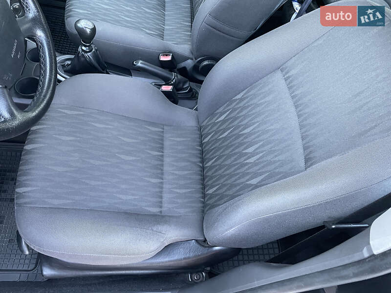 Хэтчбек Ford Focus 2003 в Стрые