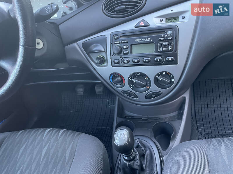 Хэтчбек Ford Focus 2003 в Стрые