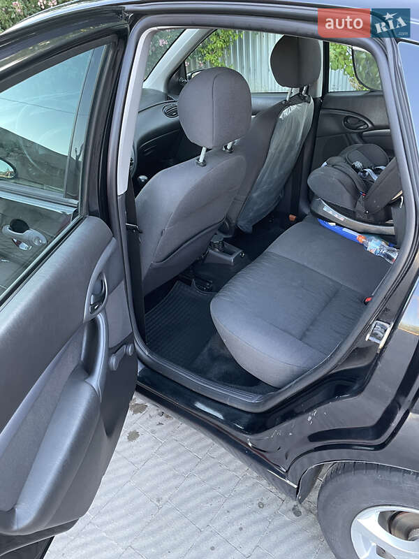Хэтчбек Ford Focus 2003 в Стрые