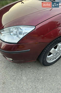Хэтчбек Ford Focus 2003 в 