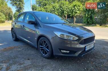 Хэтчбек Ford Focus 2015 в 