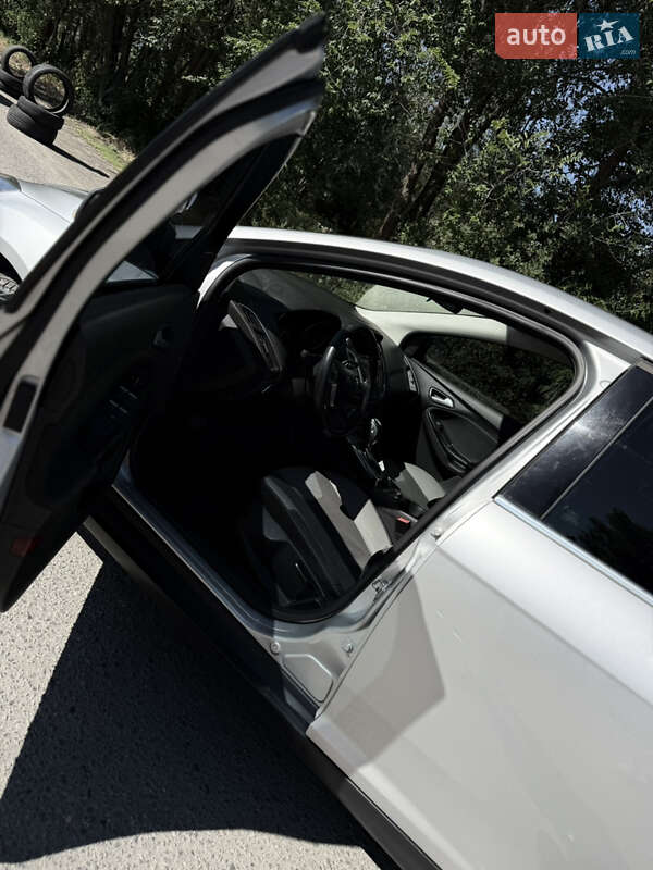 Хэтчбек Ford Focus 2012 в Днепре