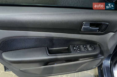 Хэтчбек Ford Focus 2005 в 