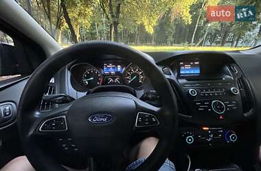 Седан Ford Focus 2015 в 
