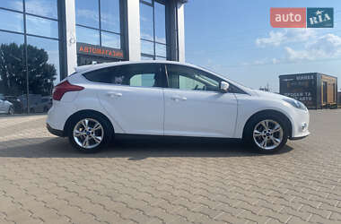 Хэтчбек Ford Focus 2012 в 