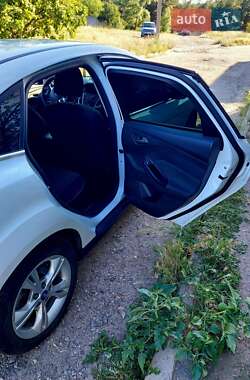 Седан Ford Focus 2011 в 