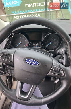 Хэтчбек Ford Focus 2015 в 