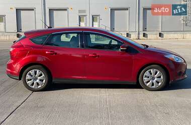 Хэтчбек Ford Focus 2012 в 