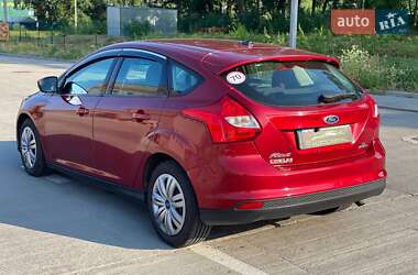 Хэтчбек Ford Focus 2012 в 