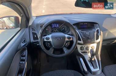 Хэтчбек Ford Focus 2012 в 