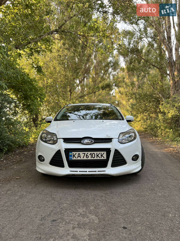 Універсал Ford Focus 2013 в Коротичу