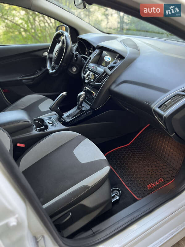 Універсал Ford Focus 2013 в Коротичу