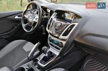Хетчбек Ford Focus 2013 в 