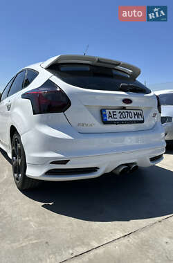 Хэтчбек Ford Focus 2014 в 