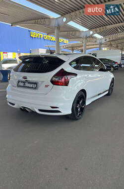 Хэтчбек Ford Focus 2014 в 