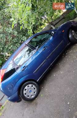 Хэтчбек Ford Focus 2000 в 