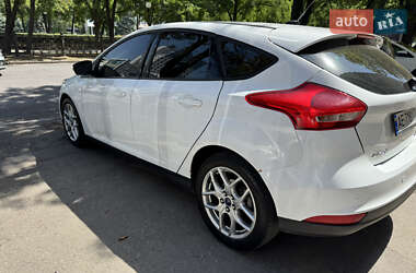 Хетчбек Ford Focus 2015 в 