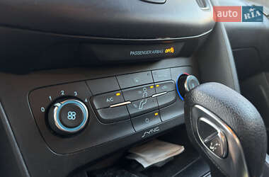 Седан Ford Focus 2016 в 