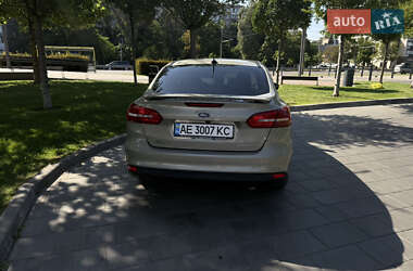 Седан Ford Focus 2015 в 