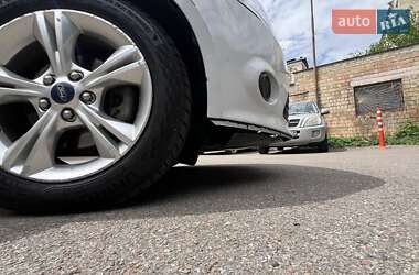 Хэтчбек Ford Focus 2013 в 