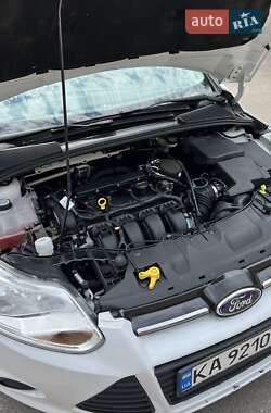 Хэтчбек Ford Focus 2013 в 