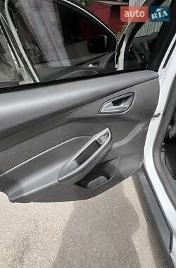 Хэтчбек Ford Focus 2013 в 
