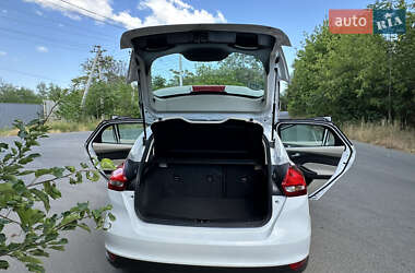 Хэтчбек Ford Focus 2015 в 