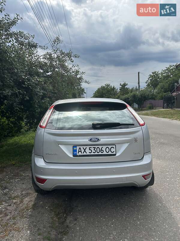 Хетчбек Ford Focus 2011 в Краснограді