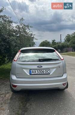 Хэтчбек Ford Focus 2011 в 