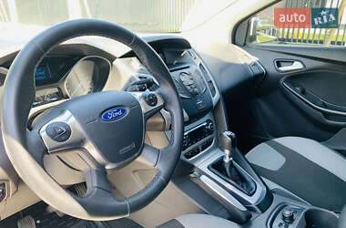 Хэтчбек Ford Focus 2013 в 