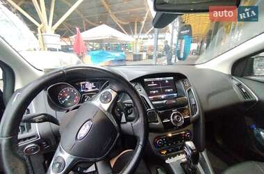 Хэтчбек Ford Focus 2012 в 
