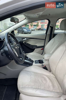 Хэтчбек Ford Focus 2012 в 