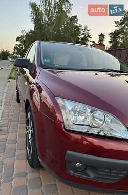 Седан Ford Focus 2005 в 