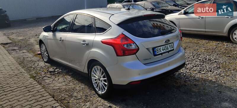 Хэтчбек Ford Focus 2013 в 