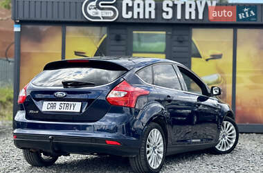 Хэтчбек Ford Focus 2011 в 