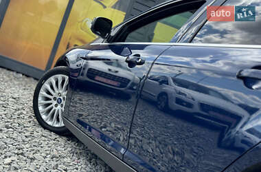 Хэтчбек Ford Focus 2011 в 