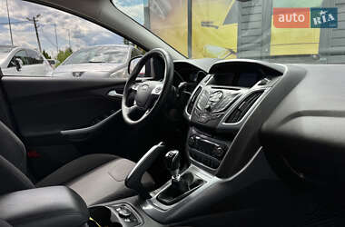 Хэтчбек Ford Focus 2011 в 