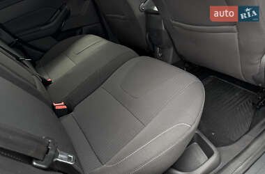 Хэтчбек Ford Focus 2011 в 