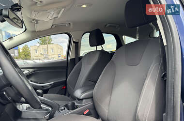 Хэтчбек Ford Focus 2011 в 