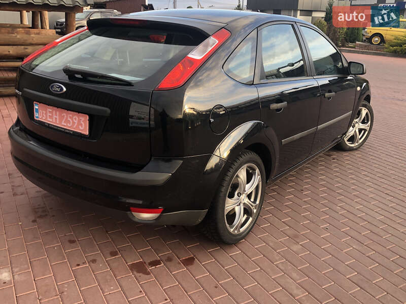Хэтчбек Ford Focus 2006 в Сарнах