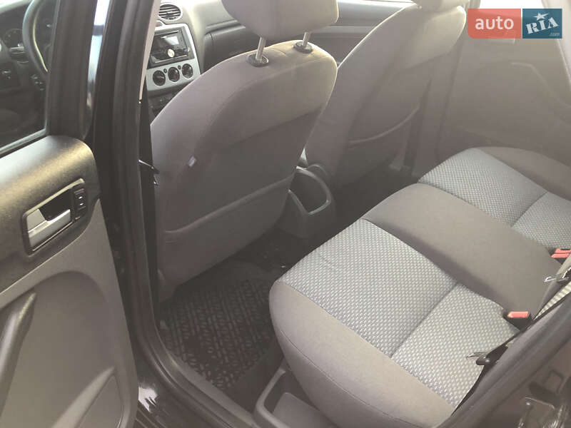 Хэтчбек Ford Focus 2006 в Сарнах