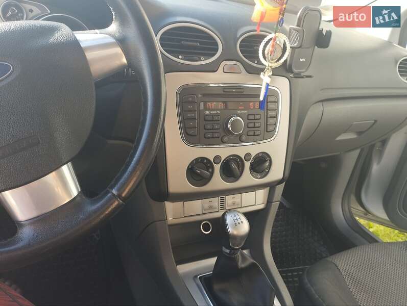 Хэтчбек Ford Focus 2010 в Добромиле