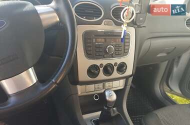 Хэтчбек Ford Focus 2010 в 
