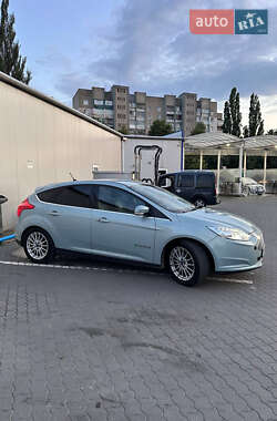 Хэтчбек Ford Focus 2013 в 