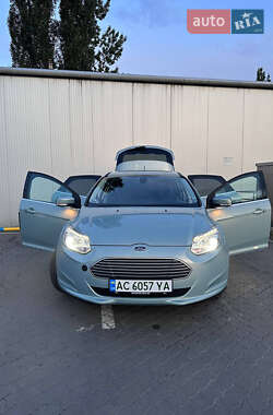 Хэтчбек Ford Focus 2013 в 