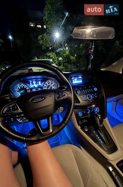 Седан Ford Focus 2015 в 