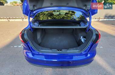 Седан Ford Focus 2015 в 