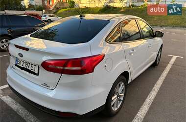 Седан Ford Focus 2015 в 