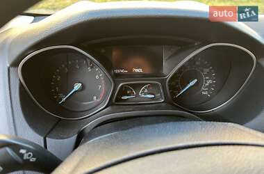 Седан Ford Focus 2015 в 
