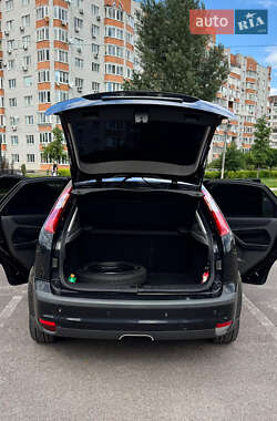 Хэтчбек Ford Focus 2005 в 